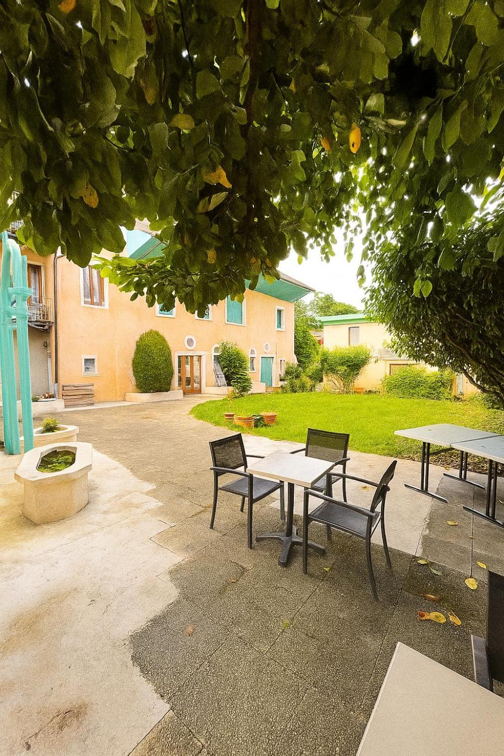 De Genève , Faverges-seythenex 74210, Haute Savoie Hotel