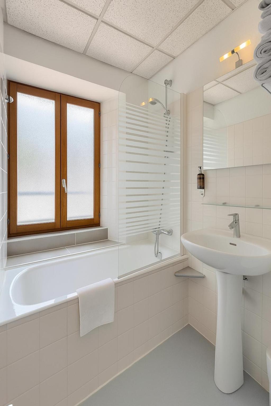 Hotel De Genève , Faverges-seythenex 74210, Haute Savoie