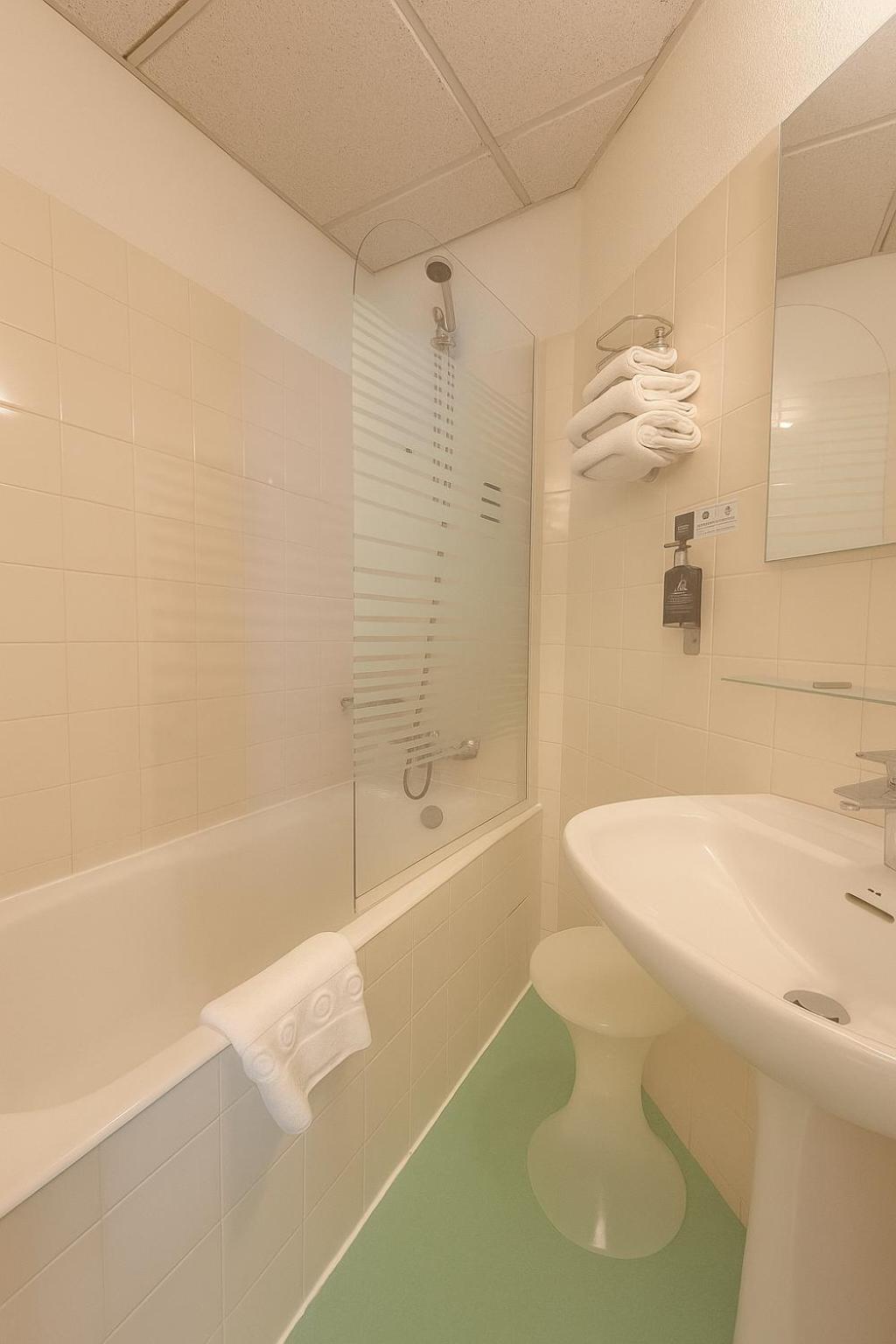 De Genève , Faverges-seythenex 74210, Haute Savoie Hotel 2*